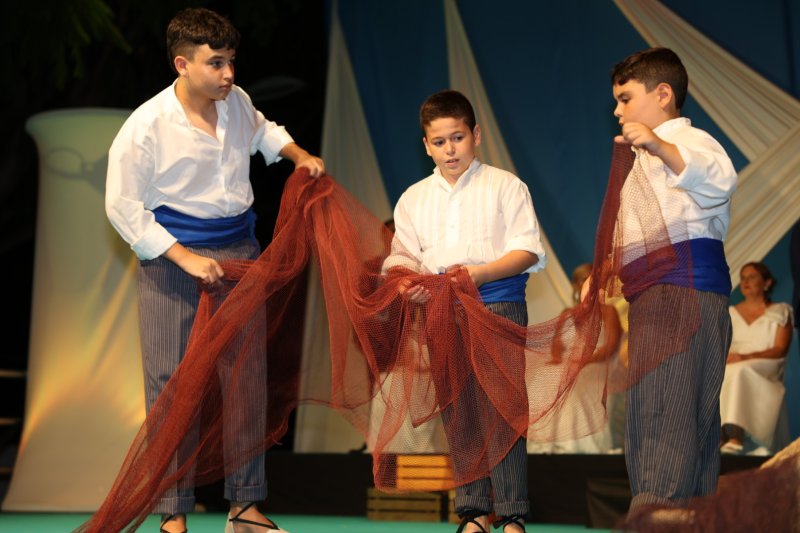 Duanes de Xàbia proclama a les majoralesses i majorals de les festes de Loreto i ret homenatge als presidents de les comissions Duanes de Xàbia proclama a les majoralesses i majorals de les festes de Loreto i ret homenatge als presidents de les comissions
