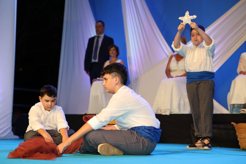 Duanes de Xàbia proclama a les majoralesses i majorals de les festes de Loreto i ret homenatge als presidents de les comissions Duanes de Xàbia proclama a les majoralesses i majorals de les festes de Loreto i ret homenatge als presidents de les comissions