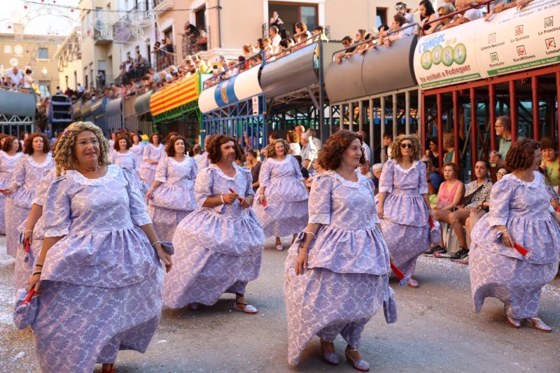 El Ramat 80 guanya la desfilada de carrosses de Pedreguer El Ramat 80 guanya la desfilada de carrosses de Pedreguer