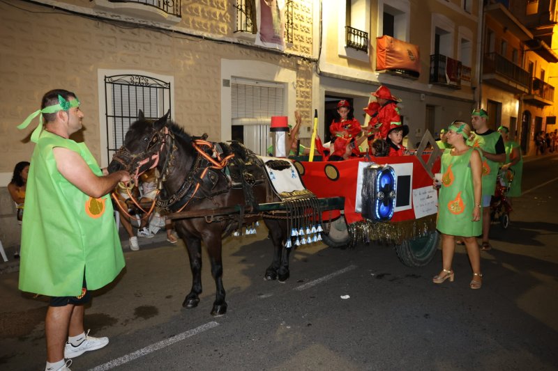 Caramels, en carrosses, i Mario Kart, en grups a peu, guanyadors de la desfilada de Beniarbeig Caramels, en carrosses, i Mario Kart, en grups a peu, guanyadors de la desfilada de Beniarbeig