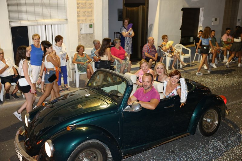 Caramels, en carrosses, i Mario Kart, en grups a peu, guanyadors de la desfilada de Beniarbeig Caramels, en carrosses, i Mario Kart, en grups a peu, guanyadors de la desfilada de Beniarbeig