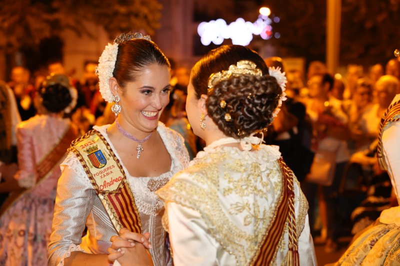L'emotiva serenata de la Tuna de Xàbia a les regines i representants de Fogueres  L'emotiva serenata de la Tuna de Xàbia a les regines i representants de Fogueres