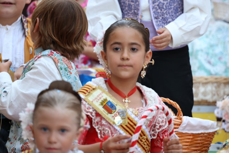 Més d’una vintena de carrosses desfilen en la primera jornada de cavalcada de Xàbia Més d’una vintena de carrosses desfilen en la primera jornada de cavalcada de Xàbia