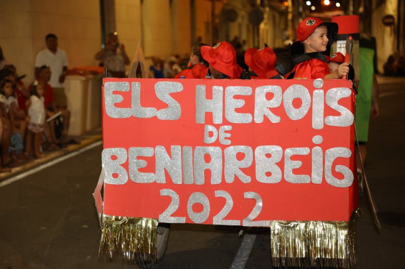Caramels, en carrosses, i Mario Kart, en grups a peu, guanyadors de la desfilada de Beniarbeig Caramels, en carrosses, i Mario Kart, en grups a peu, guanyadors de la desfilada de Beniarbeig