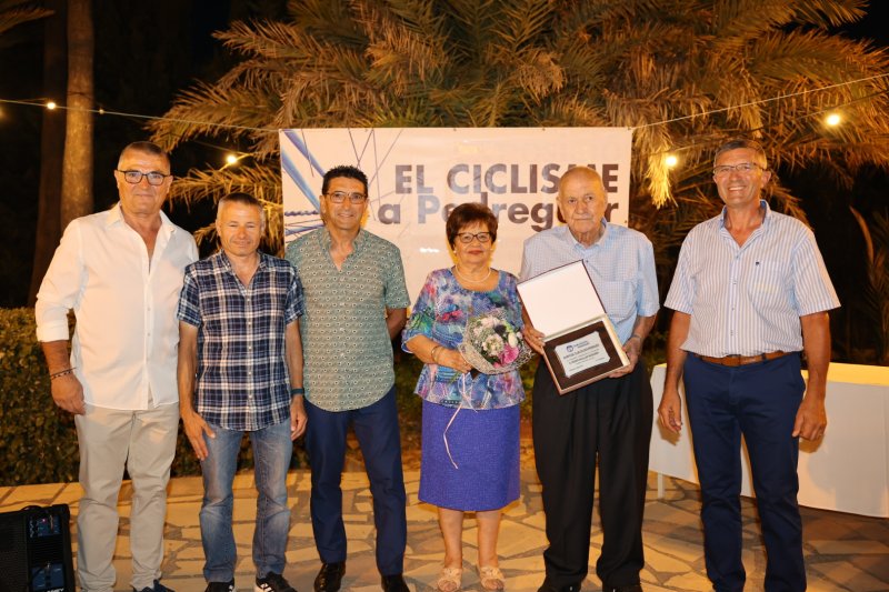 El Club Ciclista Pedreguer repassa la seua trajectòria en la gala del 50 aniversari El Club Ciclista Pedreguer repassa la seua trajectòria en la gala del 50 aniversari