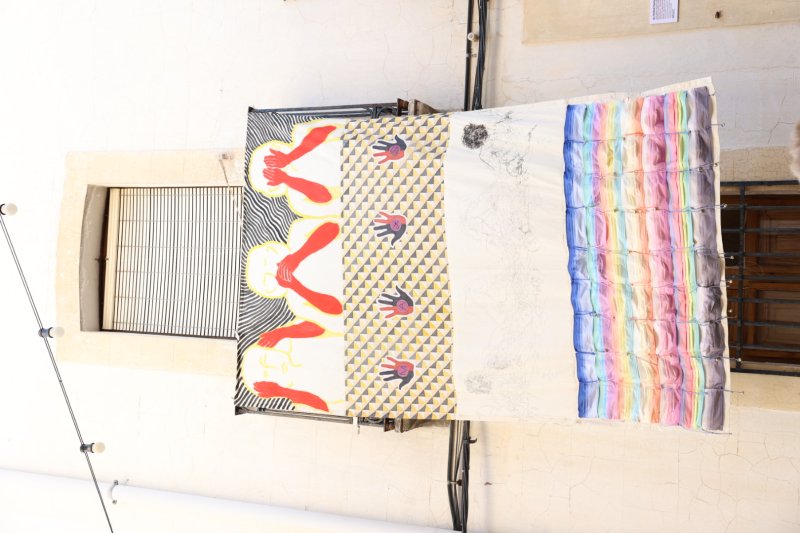 Art al Vent ja llueix els més de mig centenar de cobertors al Carrer La Bassa de Gata Art al Vent ja llueix els més de mig centenar de cobertors al Carrer La Bassa de Gata