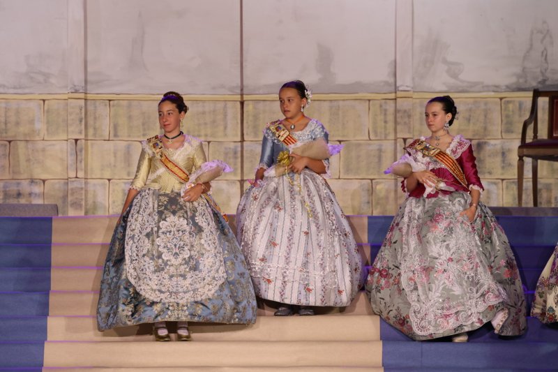 Marta Ortuño i Ariadna Serrat estrenen el seu regnat de Fogueres 2020 Marta Ortuño i Ariadna Serrat estrenen el seu regnat de Fogueres 2020