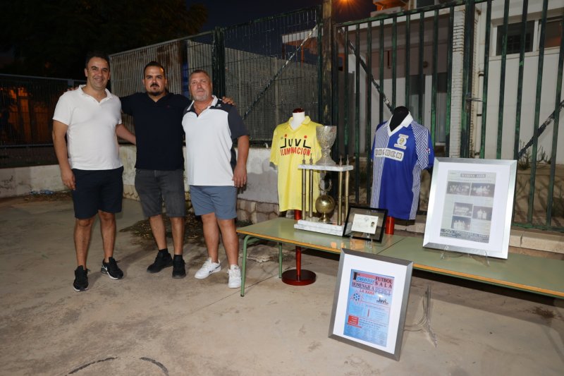 Bar Colom (senior) i Piscinas Nacionales (veterans) guanyen el Trofeu Pepe de Futbol Sala de la Xara Bar Colom (senior) i Piscinas Nacionales (veterans) guanyen el Trofeu Pepe de Futbol Sala de la Xara