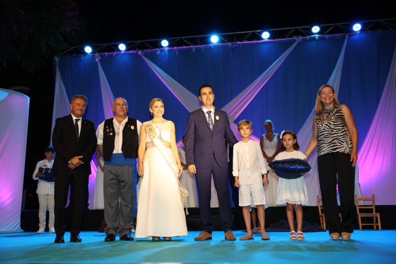 Duanes de Xàbia proclama a les majoralesses i majorals de les festes de Loreto i ret homenatge als presidents de les comissions Duanes de Xàbia proclama a les majoralesses i majorals de les festes de Loreto i ret homenatge als presidents de les comissions