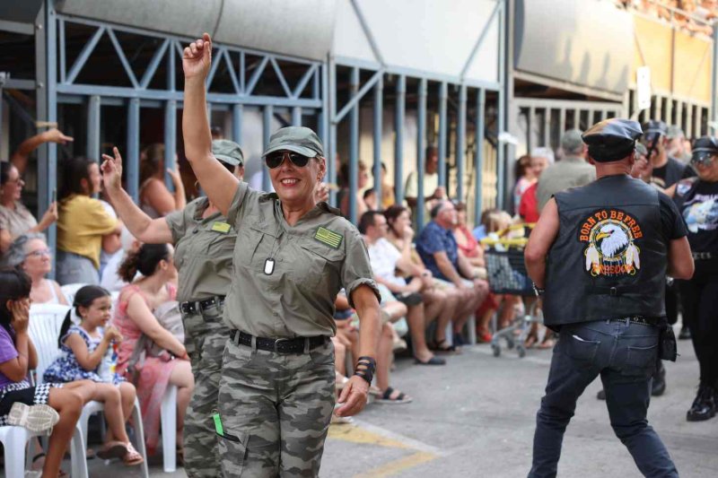 GALERIA de FOTOS de la DESFILADA de CARROSSES de les FESTES de JULIOL de PEDREGUER GALERIA de FOTOS de la DESFILADA de CARROSSES de les FESTES de JULIOL de PEDREGUER