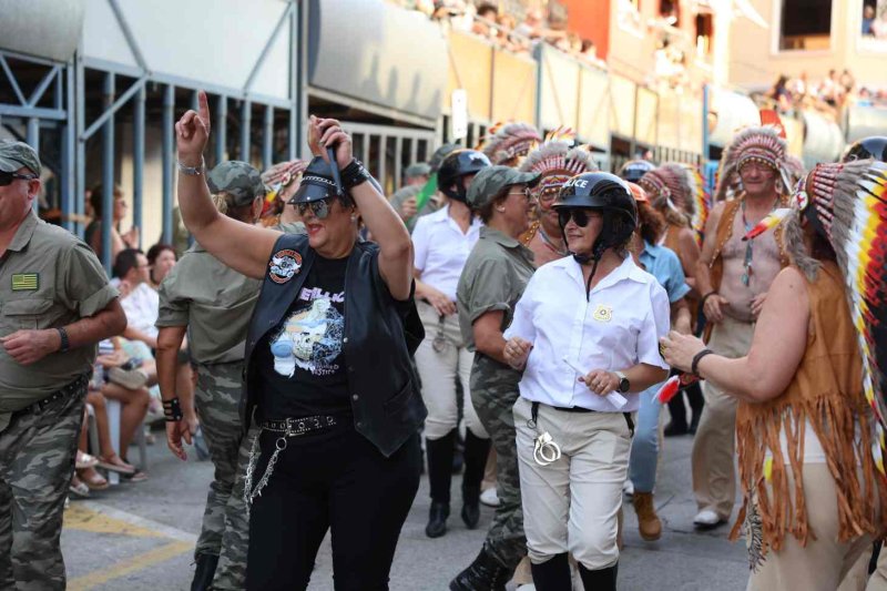 GALERIA de FOTOS de la DESFILADA de CARROSSES de les FESTES de JULIOL de PEDREGUER GALERIA de FOTOS de la DESFILADA de CARROSSES de les FESTES de JULIOL de PEDREGUER