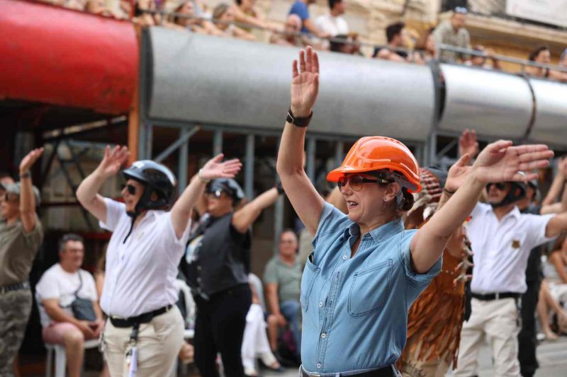 GALERIA de FOTOS de la DESFILADA de CARROSSES de les FESTES de JULIOL de PEDREGUER GALERIA de FOTOS de la DESFILADA de CARROSSES de les FESTES de JULIOL de PEDREGUER
