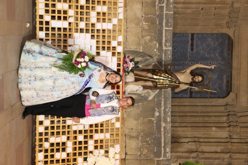 Tot per l’aire i La Desastrà, quintades protagonistes de la primera ofrena a Sant Joan de Fogueres de Xàbia Tot per l’aire i La Desastrà, quintades protagonistes de la primera ofrena a Sant Joan de Fogueres de Xàbia