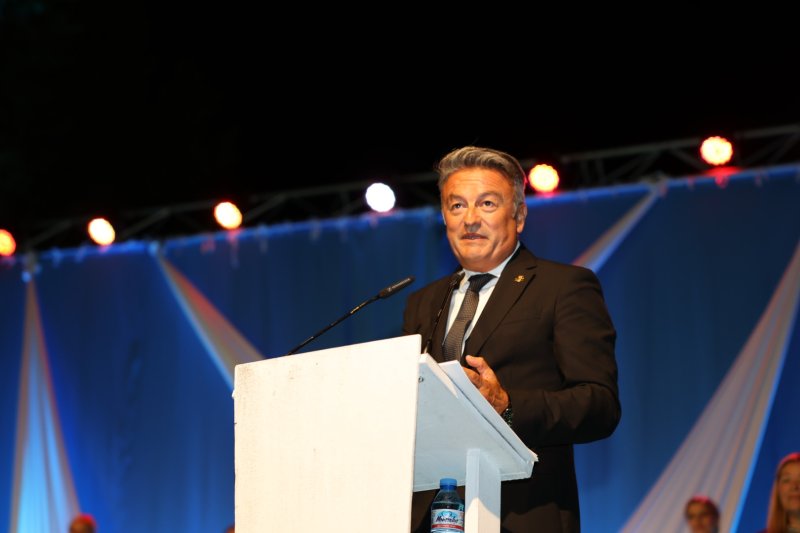 Duanes de Xàbia proclama a les majoralesses i majorals de les festes de Loreto i ret homenatge als presidents de les comissions Duanes de Xàbia proclama a les majoralesses i majorals de les festes de Loreto i ret homenatge als presidents de les comissions