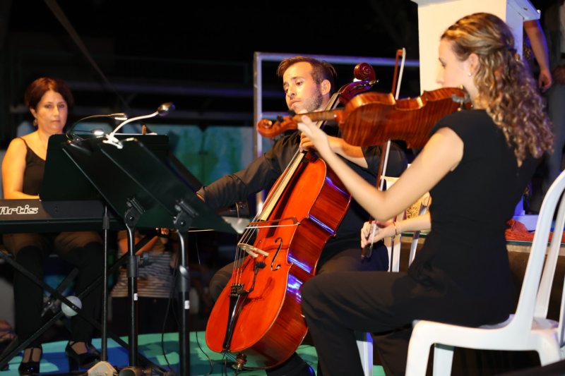 Duanes de Xàbia proclama a les majoralesses i majorals de les festes de Loreto i ret homenatge als presidents de les comissions Duanes de Xàbia proclama a les majoralesses i majorals de les festes de Loreto i ret homenatge als presidents de les comissions