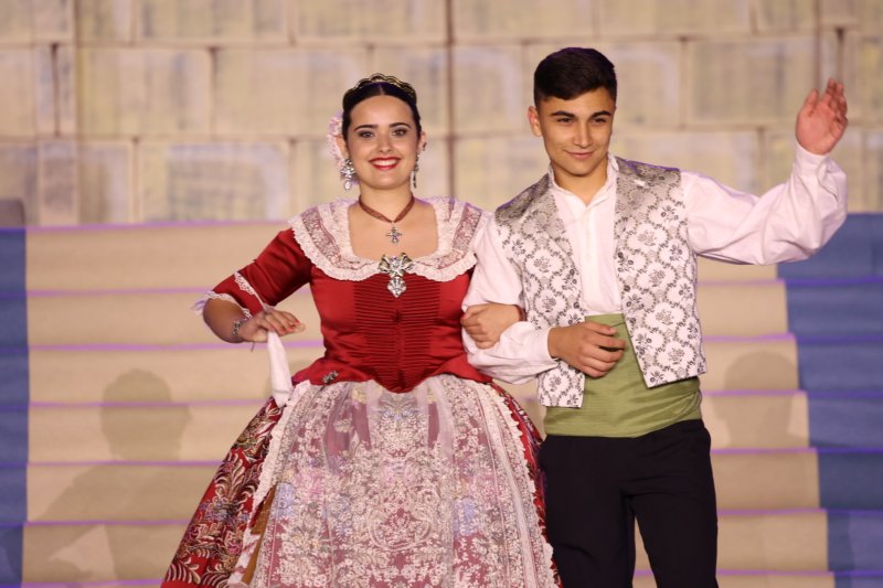 Marta Ortuño i Ariadna Serrat estrenen el seu regnat de Fogueres 2020 Marta Ortuño i Ariadna Serrat estrenen el seu regnat de Fogueres 2020