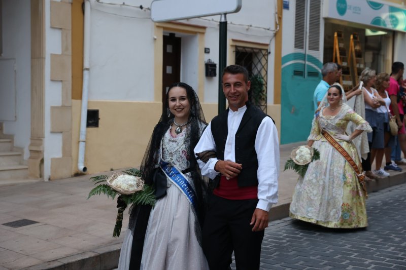 Tot per l’aire i La Desastrà, quintades protagonistes de la primera ofrena a Sant Joan de Fogueres de Xàbia Tot per l’aire i La Desastrà, quintades protagonistes de la primera ofrena a Sant Joan de Fogueres de Xàbia