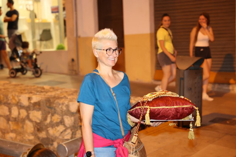 Marta Ortuño i Ariadna Serrat estrenen el seu regnat de Fogueres 2020 Marta Ortuño i Ariadna Serrat estrenen el seu regnat de Fogueres 2020