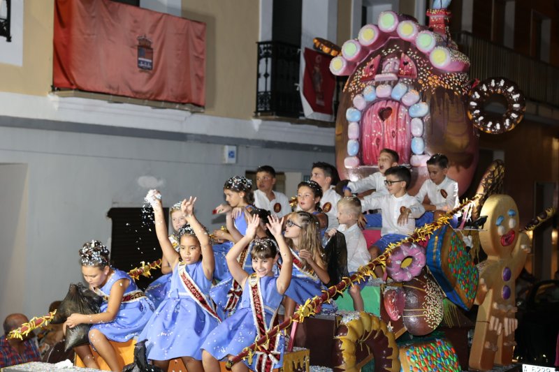 Caramels, en carrosses, i Mario Kart, en grups a peu, guanyadors de la desfilada de Beniarbeig Caramels, en carrosses, i Mario Kart, en grups a peu, guanyadors de la desfilada de Beniarbeig