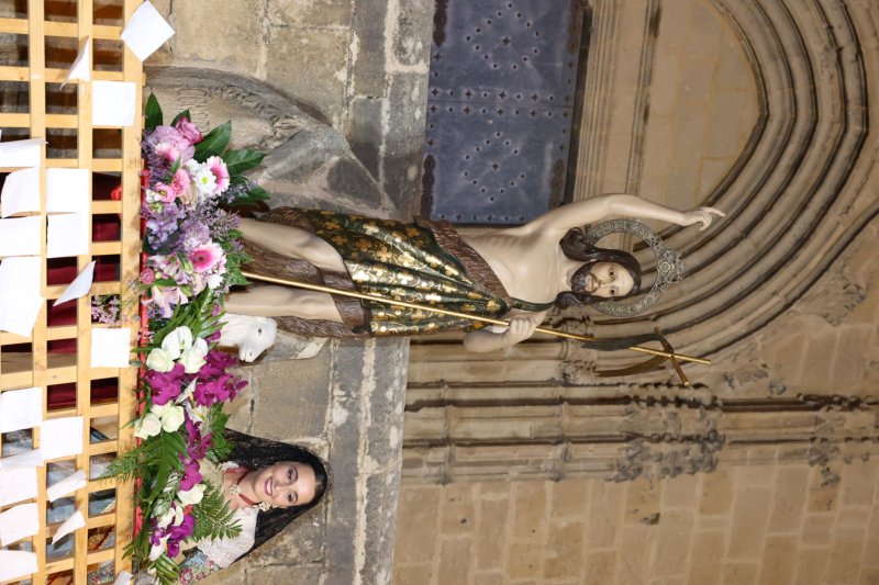 Tot per l’aire i La Desastrà, quintades protagonistes de la primera ofrena a Sant Joan de Fogueres de Xàbia Tot per l’aire i La Desastrà, quintades protagonistes de la primera ofrena a Sant Joan de Fogueres de Xàbia