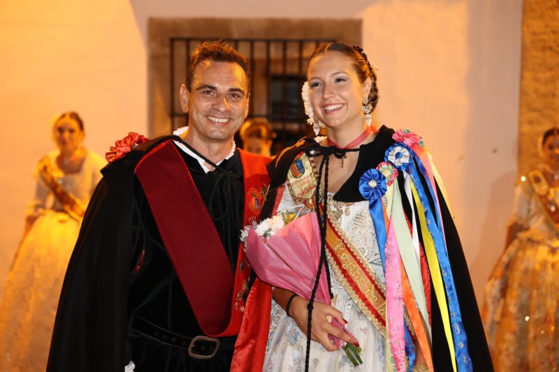 L'emotiva serenata de la Tuna de Xàbia a les regines i representants de Fogueres  L'emotiva serenata de la Tuna de Xàbia a les regines i representants de Fogueres
