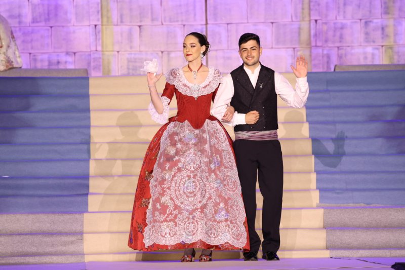 Marta Ortuño i Ariadna Serrat estrenen el seu regnat de Fogueres 2020 Marta Ortuño i Ariadna Serrat estrenen el seu regnat de Fogueres 2020