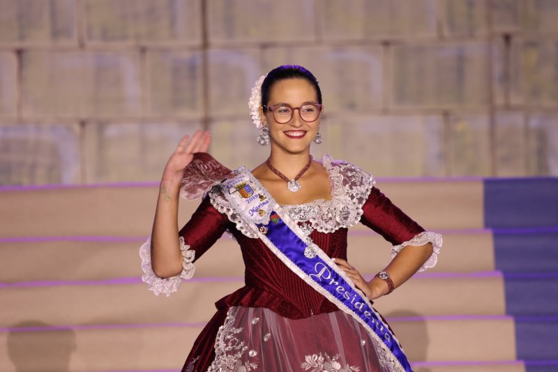 Marta Ortuño i Ariadna Serrat estrenen el seu regnat de Fogueres 2020 Marta Ortuño i Ariadna Serrat estrenen el seu regnat de Fogueres 2020