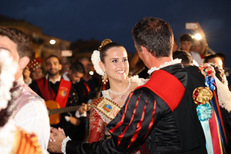 L'emotiva serenata de la Tuna de Xàbia a les regines i representants de Fogueres  L'emotiva serenata de la Tuna de Xàbia a les regines i representants de Fogueres