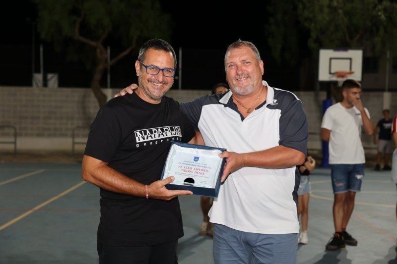 Bar Colom (senior) i Piscinas Nacionales (veterans) guanyen el Trofeu Pepe de Futbol Sala de la Xara Bar Colom (senior) i Piscinas Nacionales (veterans) guanyen el Trofeu Pepe de Futbol Sala de la Xara