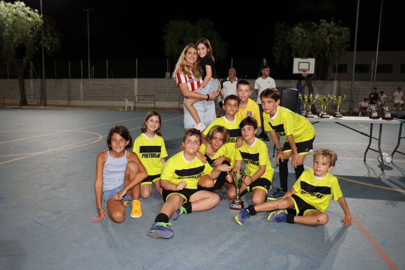 Bar Colom (senior) i Piscinas Nacionales (veterans) guanyen el Trofeu Pepe de Futbol Sala de la Xara Bar Colom (senior) i Piscinas Nacionales (veterans) guanyen el Trofeu Pepe de Futbol Sala de la Xara