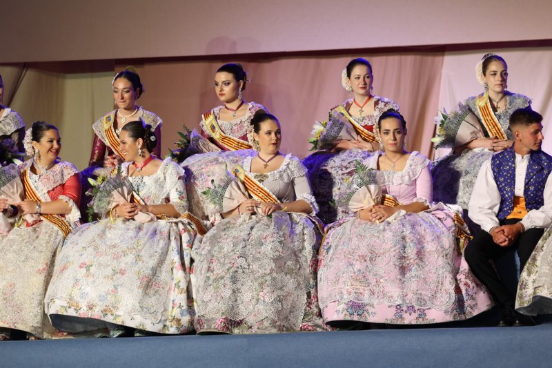 Marta Ortuño i Ariadna Serrat estrenen el seu regnat de Fogueres 2020 Marta Ortuño i Ariadna Serrat estrenen el seu regnat de Fogueres 2020