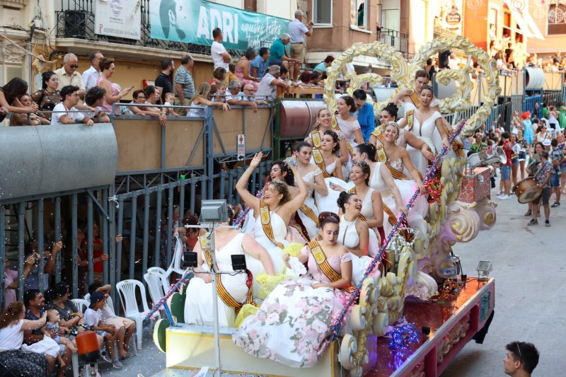 El Ramat 80 guanya la desfilada de carrosses de Pedreguer El Ramat 80 guanya la desfilada de carrosses de Pedreguer