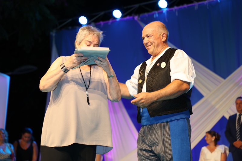 Duanes de Xàbia proclama a les majoralesses i majorals de les festes de Loreto i ret homenatge als presidents de les comissions Duanes de Xàbia proclama a les majoralesses i majorals de les festes de Loreto i ret homenatge als presidents de les comissions
