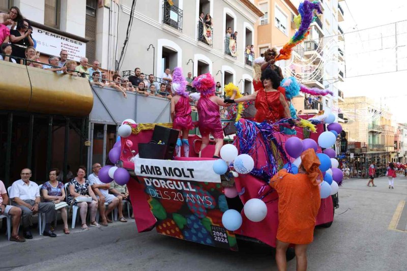 GALERIA de FOTOS de la DESFILADA de CARROSSES de les FESTES de JULIOL de PEDREGUER GALERIA de FOTOS de la DESFILADA de CARROSSES de les FESTES de JULIOL de PEDREGUER