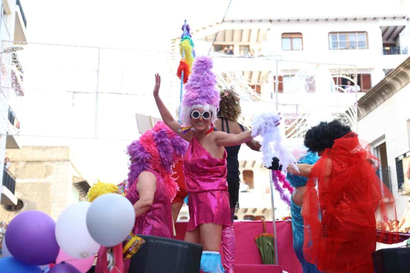 GALERIA de FOTOS de la DESFILADA de CARROSSES de les FESTES de JULIOL de PEDREGUER GALERIA de FOTOS de la DESFILADA de CARROSSES de les FESTES de JULIOL de PEDREGUER