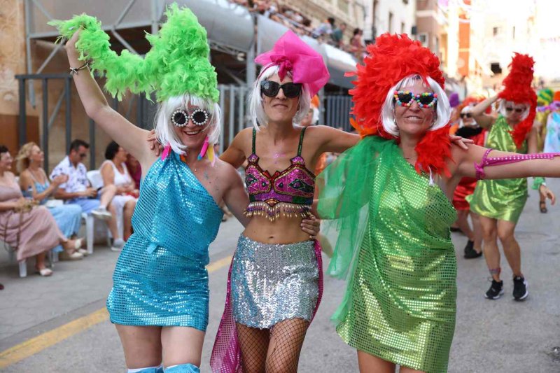 GALERIA de FOTOS de la DESFILADA de CARROSSES de les FESTES de JULIOL de PEDREGUER GALERIA de FOTOS de la DESFILADA de CARROSSES de les FESTES de JULIOL de PEDREGUER