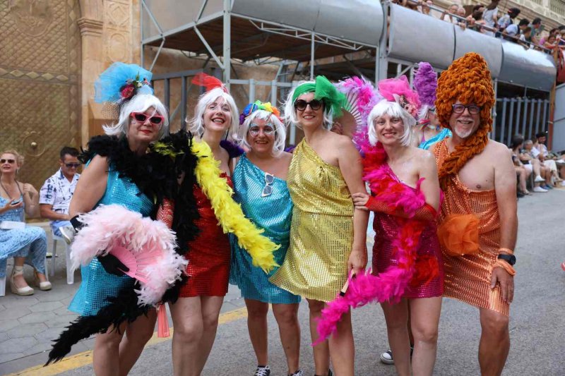 GALERIA de FOTOS de la DESFILADA de CARROSSES de les FESTES de JULIOL de PEDREGUER GALERIA de FOTOS de la DESFILADA de CARROSSES de les FESTES de JULIOL de PEDREGUER