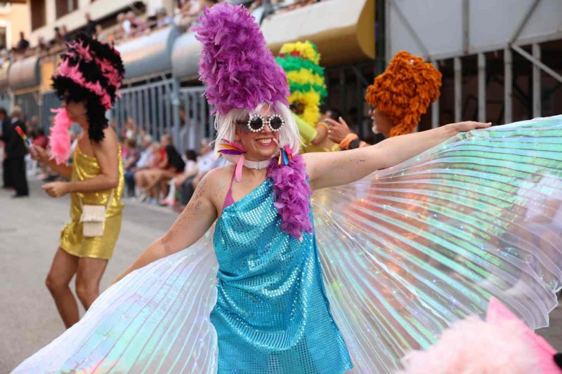 GALERIA de FOTOS de la DESFILADA de CARROSSES de les FESTES de JULIOL de PEDREGUER GALERIA de FOTOS de la DESFILADA de CARROSSES de les FESTES de JULIOL de PEDREGUER