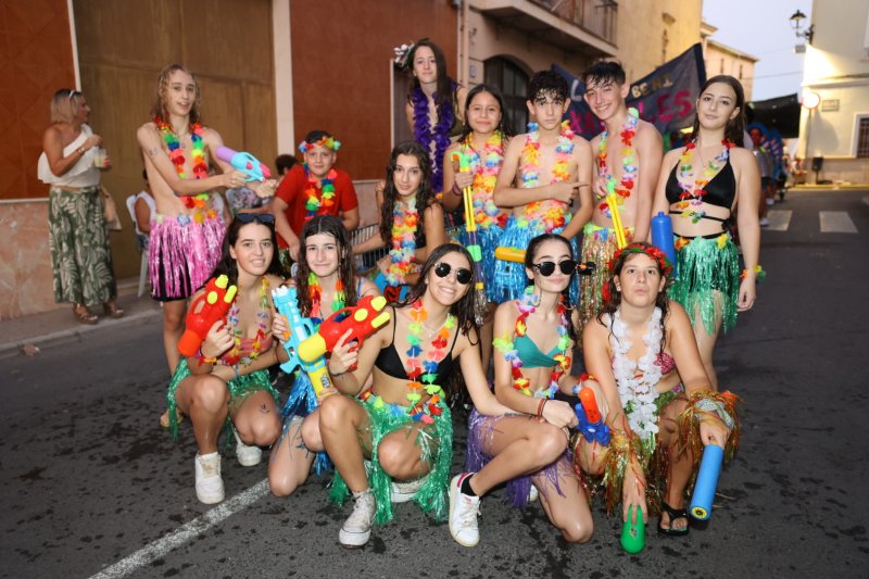 Caramels, en carrosses, i Mario Kart, en grups a peu, guanyadors de la desfilada de Beniarbeig Caramels, en carrosses, i Mario Kart, en grups a peu, guanyadors de la desfilada de Beniarbeig