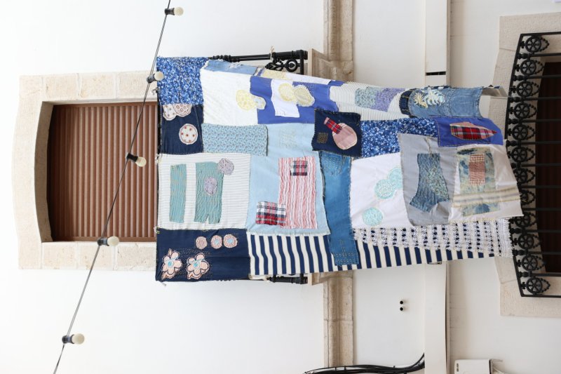 Art al Vent ja llueix els més de mig centenar de cobertors al Carrer La Bassa de Gata Art al Vent ja llueix els més de mig centenar de cobertors al Carrer La Bassa de Gata