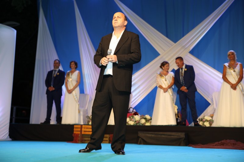 Duanes de Xàbia proclama a les majoralesses i majorals de les festes de Loreto i ret homenatge als presidents de les comissions Duanes de Xàbia proclama a les majoralesses i majorals de les festes de Loreto i ret homenatge als presidents de les comissions