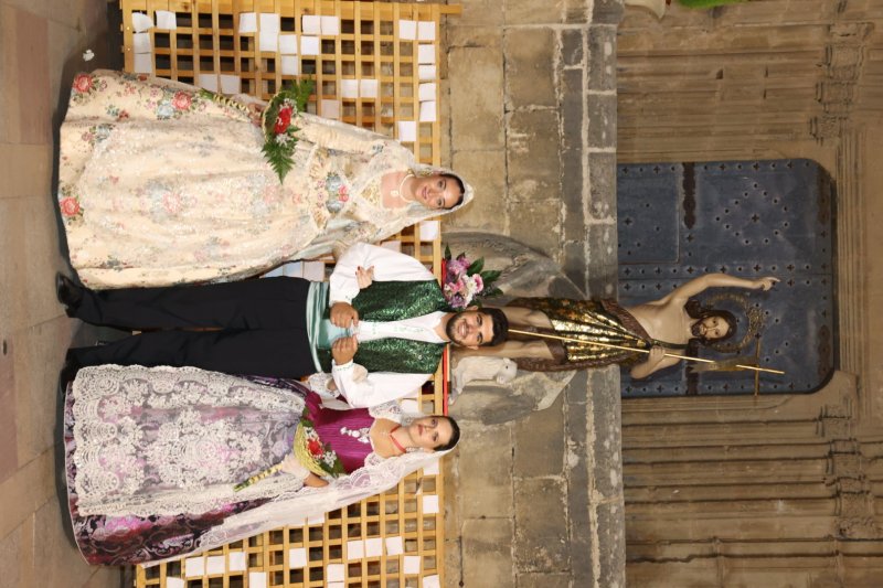 Tot per l’aire i La Desastrà, quintades protagonistes de la primera ofrena a Sant Joan de Fogueres de Xàbia Tot per l’aire i La Desastrà, quintades protagonistes de la primera ofrena a Sant Joan de Fogueres de Xàbia