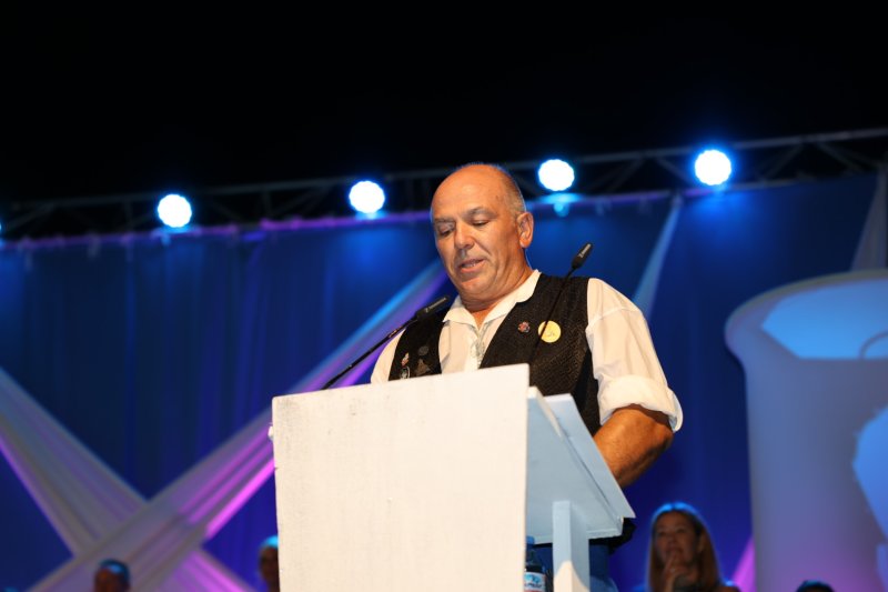 Duanes de Xàbia proclama a les majoralesses i majorals de les festes de Loreto i ret homenatge als presidents de les comissions Duanes de Xàbia proclama a les majoralesses i majorals de les festes de Loreto i ret homenatge als presidents de les comissions