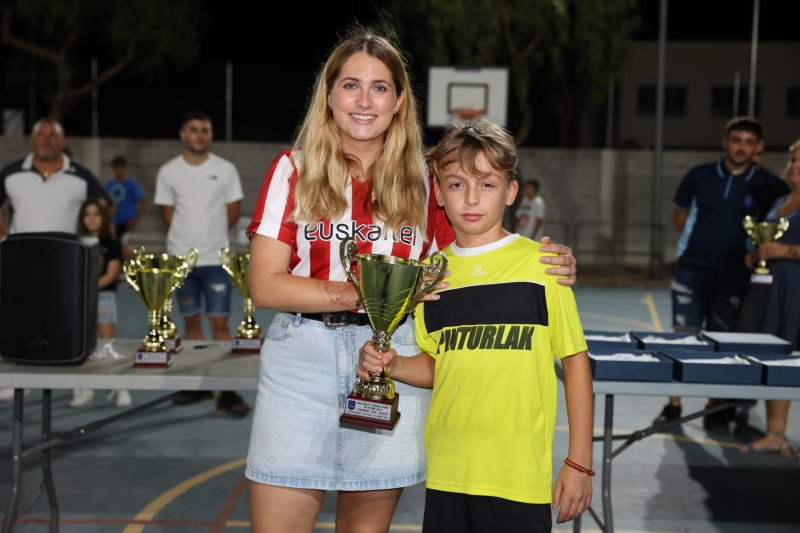 Bar Colom (senior) i Piscinas Nacionales (veterans) guanyen el Trofeu Pepe de Futbol Sala de la Xara Bar Colom (senior) i Piscinas Nacionales (veterans) guanyen el Trofeu Pepe de Futbol Sala de la Xara