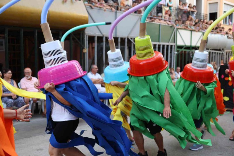 GALERIA de FOTOS de la DESFILADA de CARROSSES de les FESTES de JULIOL de PEDREGUER GALERIA de FOTOS de la DESFILADA de CARROSSES de les FESTES de JULIOL de PEDREGUER