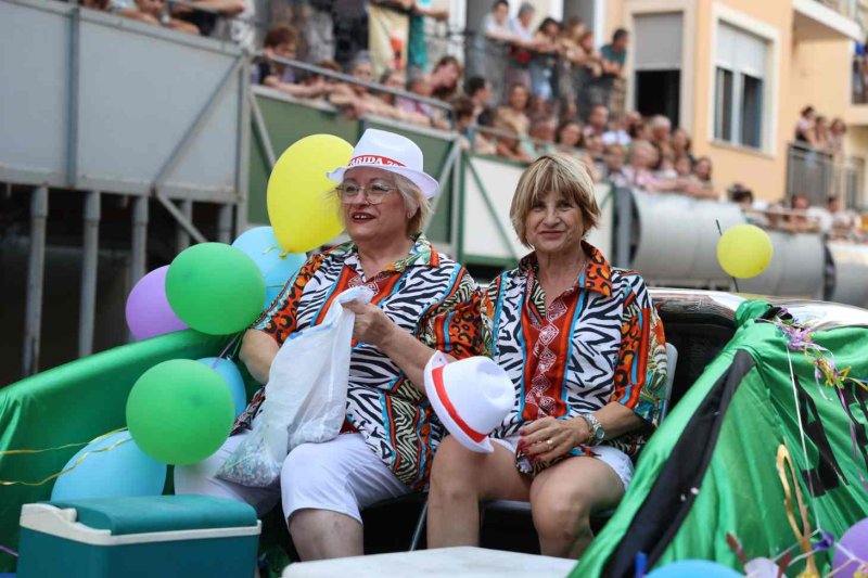 GALERIA de FOTOS de la DESFILADA de CARROSSES de les FESTES de JULIOL de PEDREGUER GALERIA de FOTOS de la DESFILADA de CARROSSES de les FESTES de JULIOL de PEDREGUER