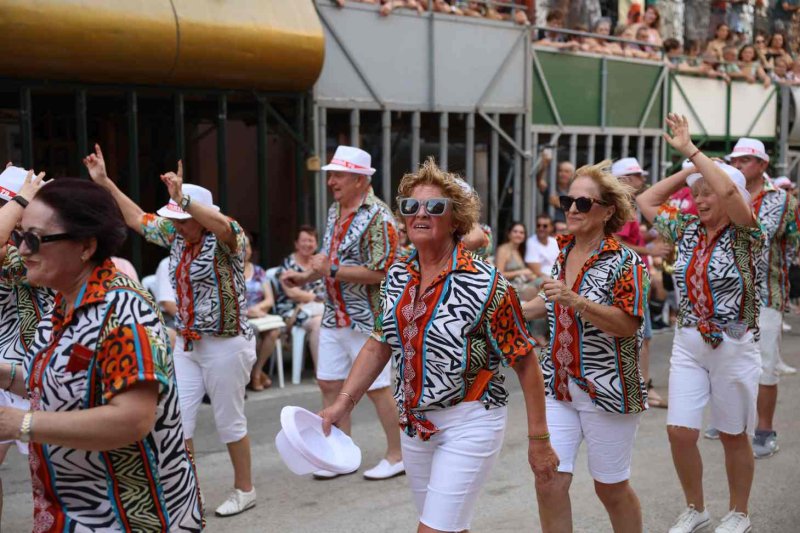 GALERIA de FOTOS de la DESFILADA de CARROSSES de les FESTES de JULIOL de PEDREGUER GALERIA de FOTOS de la DESFILADA de CARROSSES de les FESTES de JULIOL de PEDREGUER