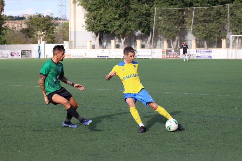 Regional Preferente: El Calpe se lleva los tres puntos ante el Dénia en un intenso derbi (1-0) Regional Preferente: El Calpe se lleva los tres puntos ante el Dénia en un intenso derbi (1-0)