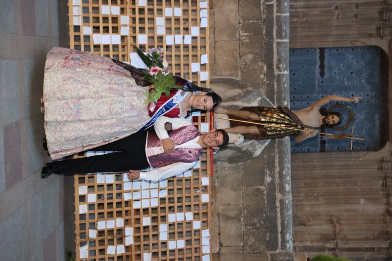 Tot per l’aire i La Desastrà, quintades protagonistes de la primera ofrena a Sant Joan de Fogueres de Xàbia Tot per l’aire i La Desastrà, quintades protagonistes de la primera ofrena a Sant Joan de Fogueres de Xàbia