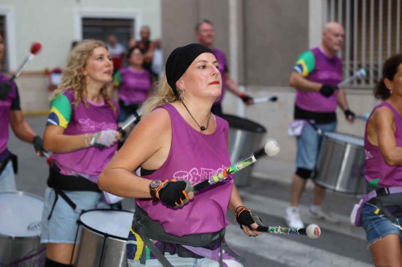GALERIA de FOTOS de la DESFILADA de CARROSSES de les FESTES de BENIARBEIG GALERIA de FOTOS de la DESFILADA de CARROSSES de les FESTES de BENIARBEIG
